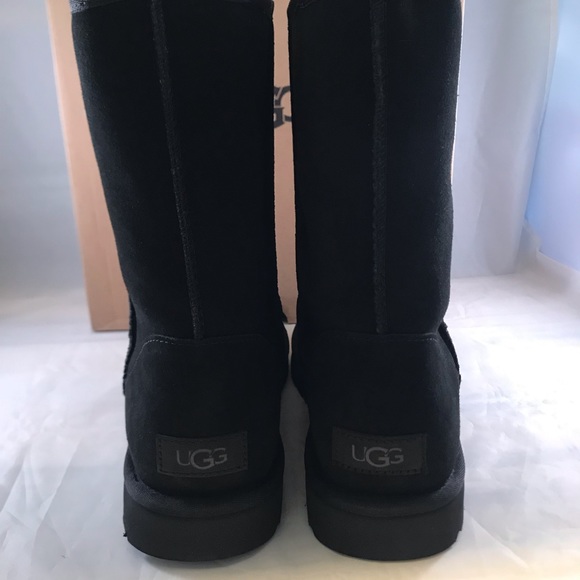 UGG CLASSIC SHORT STUD II Boots Size 8,10 - Picture 4 of 12